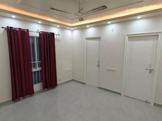 Rental | 4 BHK + Servant Room 2300 Sq.Ft. Apartment in Gomti Nagar