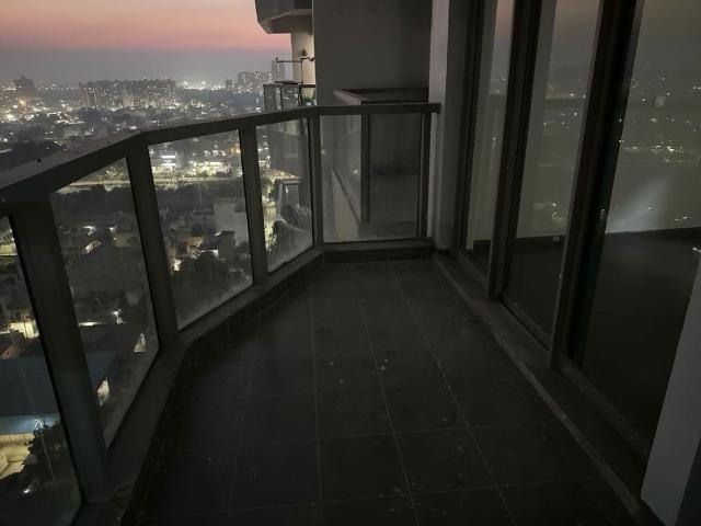 Rental | 4 BHK + Servant Room 2300 Sq.Ft. Apartment in Paras Dews