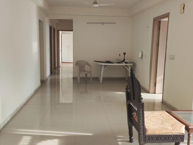Rental | 4 BHK + Servant Room 2350 Sq.Ft. Apartment in DLF Express Greens