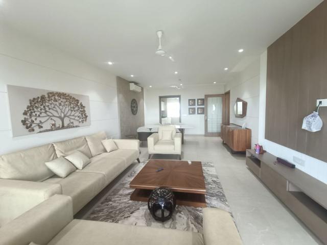 Rental | 4 BHK + Servant Room 2358 Sq.Ft. Apartment in Oberoi Sky Gardens