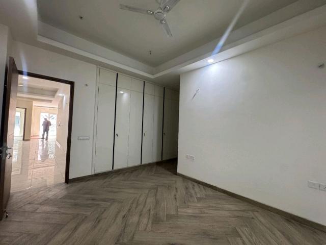Rental | 4 BHK + Servant Room 2385 Sq.Ft. Apartment in Uchdpl Veridia Oakwood Enclave