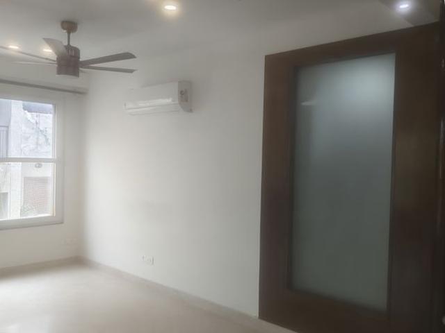 Rental | 4 BHK + Servant Room 350 Sq.Yd. Apartment in Emaar MGF Emerald Hills