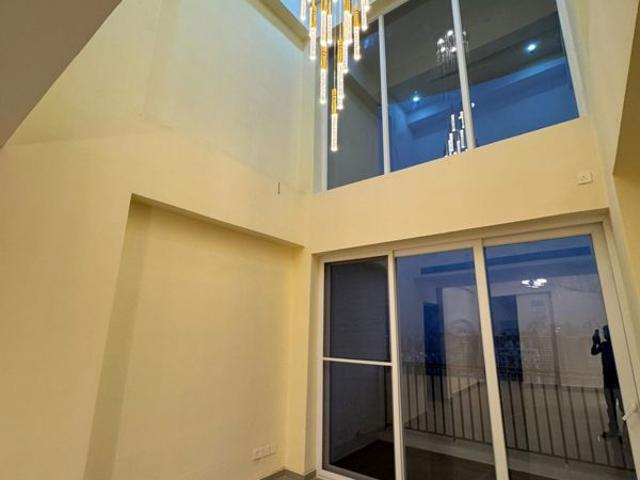 Rental | 4 BHK + Servant Room 3300 Sq.Ft. Apartment in Dasnac Burj