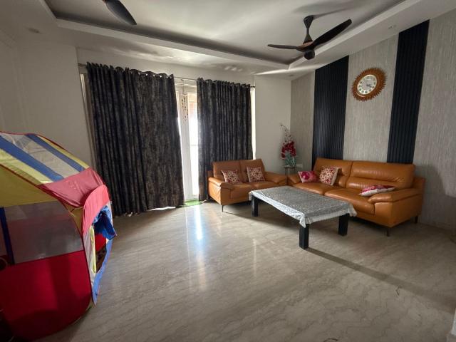 Rental | 4 BHK + Servant Room 3300 Sq.Ft. Apartment in Prateek Edifice