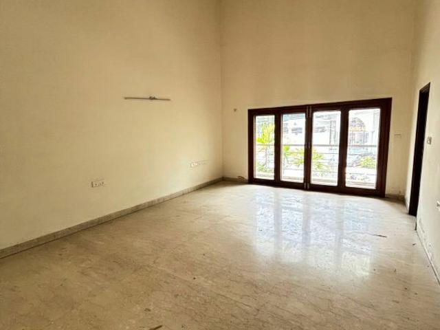 Rental | 4 BHK + Servant Room 4800 Sq.Ft. Apartment in Lavelle Road