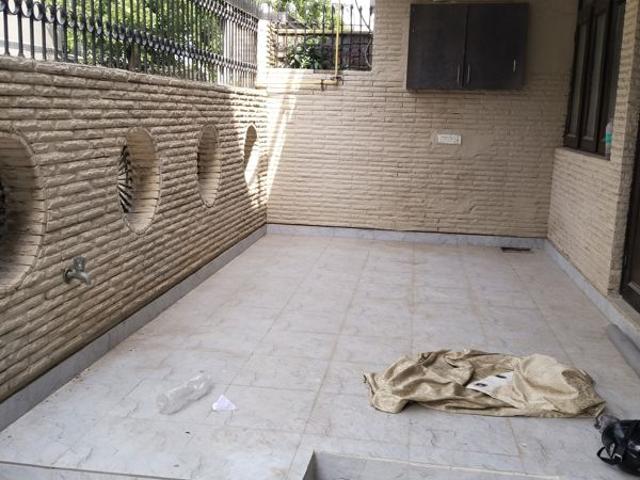 Rental | 4 BHK + Servant Room 4000 Sq.Ft. Villa in RWA Apartments Sector 40
