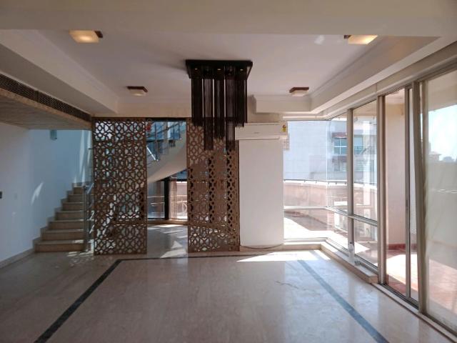 Rental | 4 BHK + Servant Room 5300 Sq.Ft. Apartment in Pearls Gateway Tower