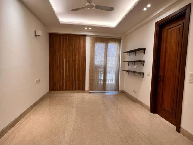 Rental | 4 BHK + Servant Room 750 Sq.Yd. Apartment in Chanakyapuri