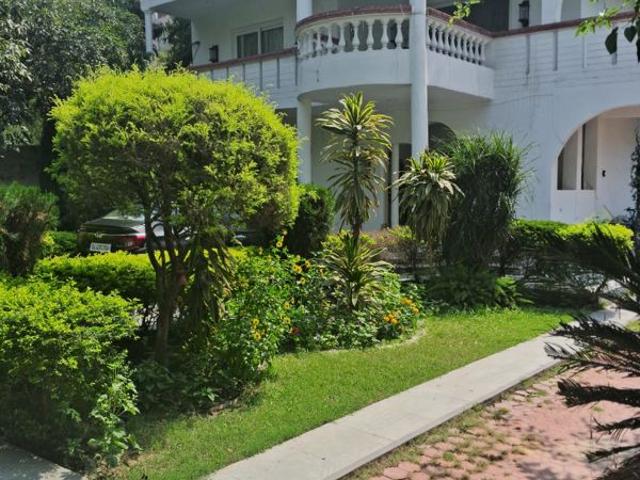 Rental | 4 BHK + Study Room 4500 Sq.Ft. Villa in Sainik Farm
