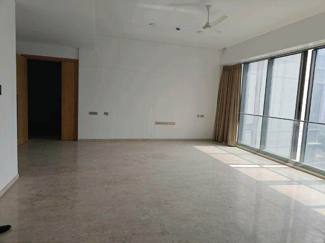 Rental | 4 BHK + Study Room 3000 Sq.Ft. Apartment in Rustomjee Crown