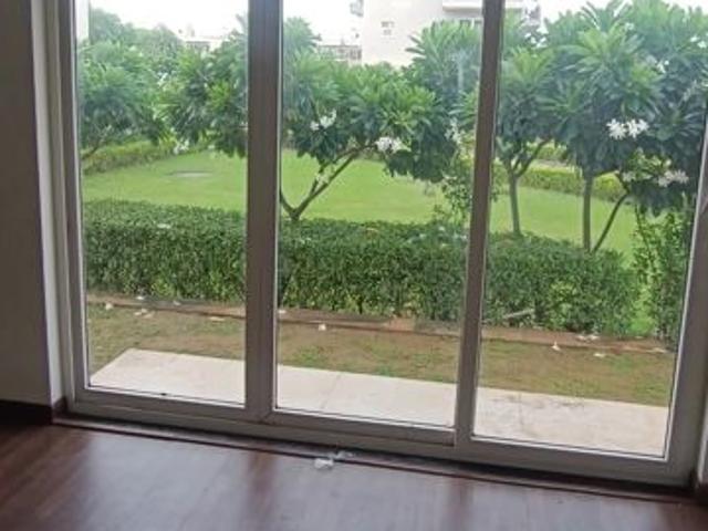 Rental | 4 BHK + Study Room 350 Sq.Yd. Apartment in BPTP Amstoria