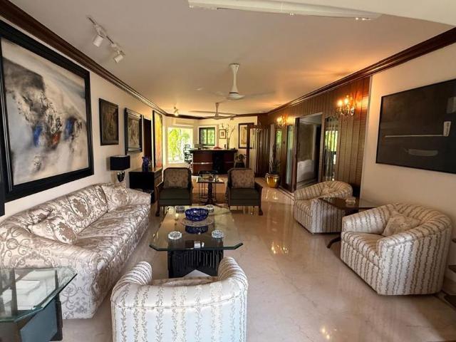 Rental | 4 BHK + Study Room,Store Room 400 Sq.Ft. Apartment in Juhu