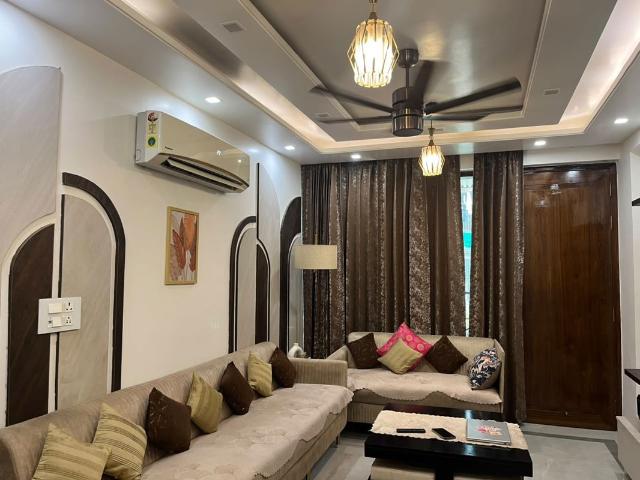 Rental | 4 BHK + Store Room 1900 Sq.Ft. Apartment in Sector 4 Dwarka
