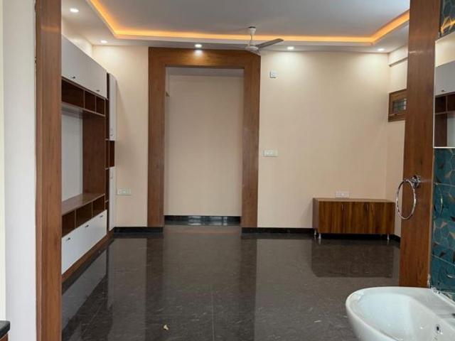 Rental | 4 BHK + Store Room 2100 Sq.Ft. Apartment in Indiranagar
