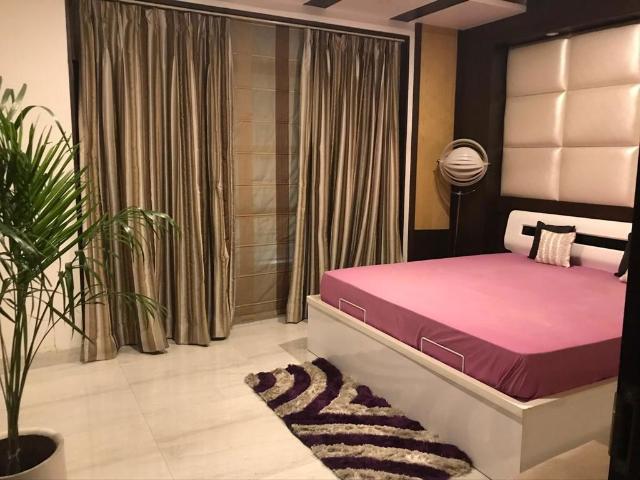 Rental | 4 BHK + Store Room 2500 Sq.Ft. Apartment in Sector 6 Dwarka