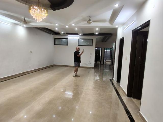 Rental | 4 BHK + Store Room 360 Sq.Mt. Independent House in Sector 50