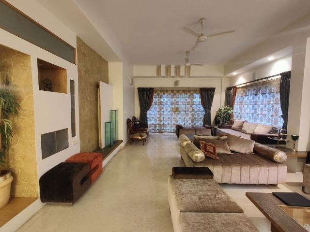 Rental | 4 BHK + Pooja Room 4000 Sq.Ft. Apartment in Indiranagar