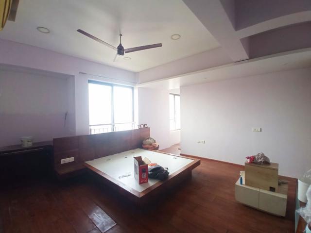 Rental | 4 BHK + Pooja Room 1700 Sq.Ft. Apartment in Lodha Luxuria