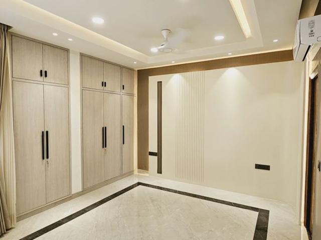 Rental | 4 BHK + Pooja Room 200 Sq.Mt. Independent House in RWA Apartments Sector 40