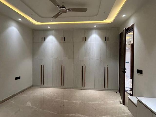 Rental | 4 BHK + Pooja Room 2450 Sq.Ft. Apartment in Sector 22