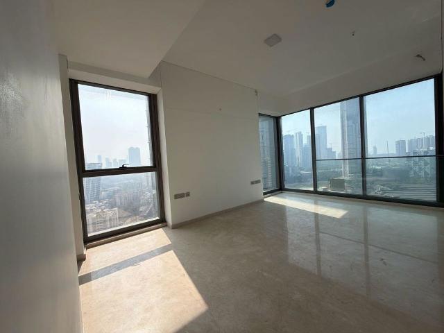 Rental | 4 BHK + Pooja Room 2560 Sq.Ft. Apartment in Rustomjee Crown