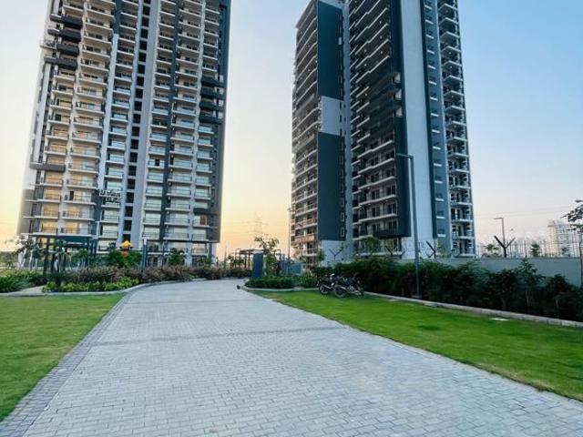 Rental | 4 BHK + Pooja Room,Servant Room 2072 Sq.Ft. Apartment in Godrej Meridien