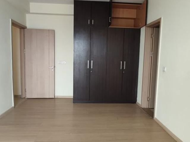 Rental | 4 BHK + Pooja Room,Servant Room 2350 Sq.Ft. Apartment in DLF Express Greens