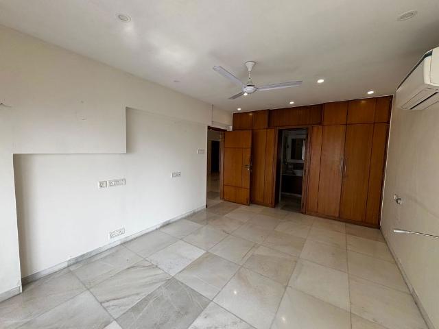 Rental | 4 BHK + Pooja Room,Servant Room 2400 Sq.Ft. Apartment in Sheesh Mahal Apartment
