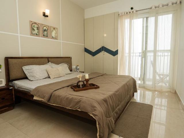 Rental | 4 BHK + Pooja Room,Servant Room 2800 Sq.Ft. Apartment in Amrapali Heartbeat City