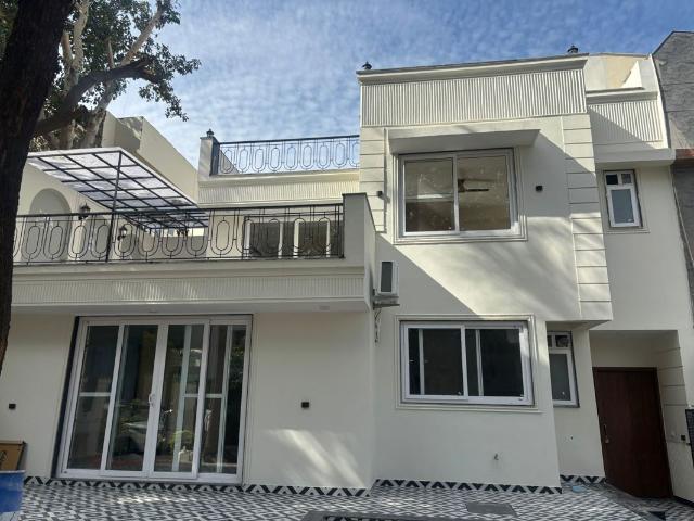 Rental | 4 BHK + Pooja Room,Servant Room 4000 Sq.Ft. Villa in Unitech Aspen Greens