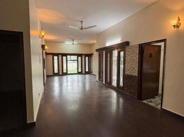 Rental | 4 BHK + Pooja Room,Servant Room 4500 Sq.Ft. Independent House in Sector 36