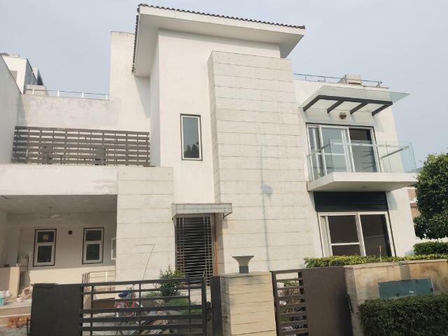 Rental | 4 BHK + Pooja Room,Servant Room 7080 Sq.Ft. Villa in Unitech Uniworld Resorts The Residences