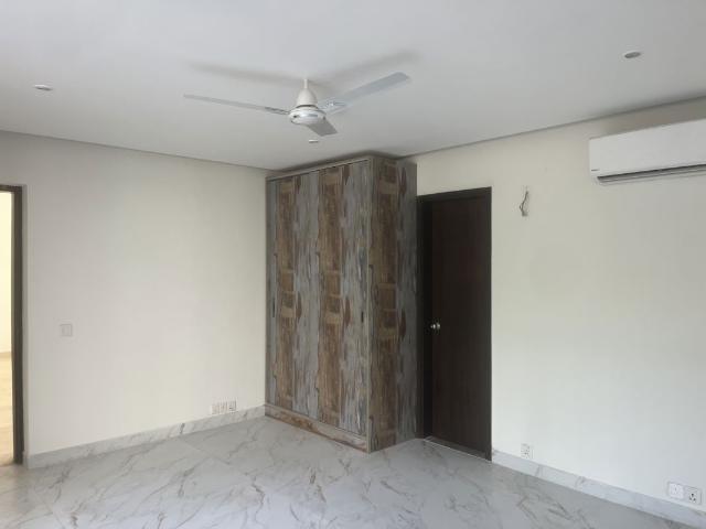 Rental | 4 BHK + Pooja Room,Servant Room,Basement 500 Sq.Yd. Villa in Unitech Uniworld Resorts The Residences