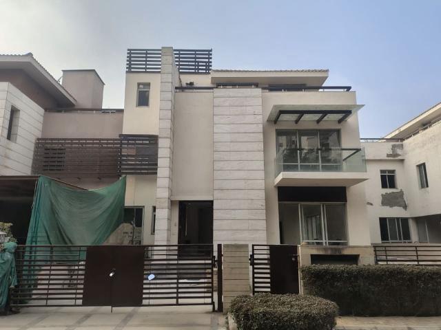 Rental | 4 BHK + Pooja Room,Servant Room,Basement,Store Room 500 Sq.Yd. Villa in Unitech Uniworld Resorts The Residences