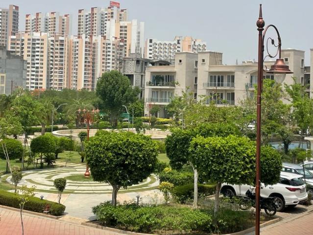 Rental | 4 BHK + Pooja Room,Servant Room,Extra Room 5709 Sq.Ft. Apartment in BPTP Amstoria Country Floor