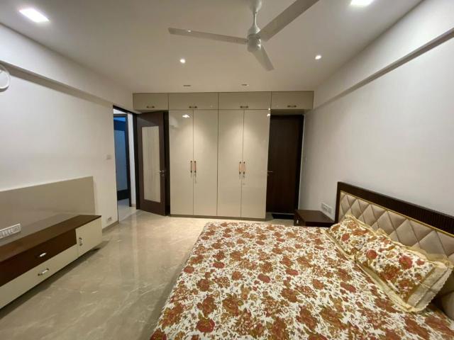 Rental | 4 BHK + Pooja Room,Servant Room,Study Room 1600 Sq.Ft. Apartment in Raj Grandeur