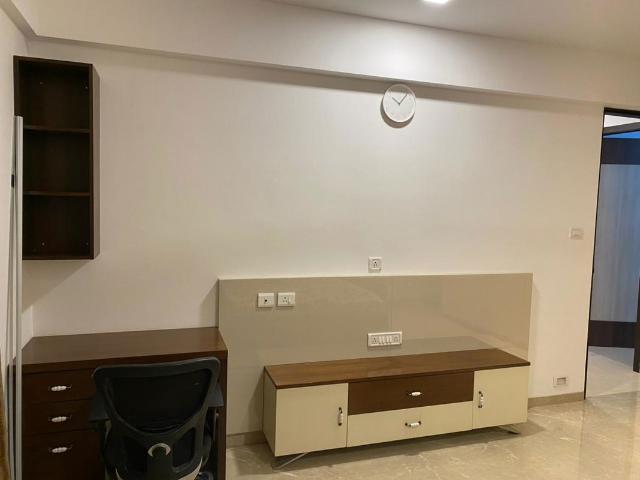 Rental | 4 BHK + Pooja Room,Servant Room,Study Room 1600 Sq.Ft. Apartment in Raj Grandeur