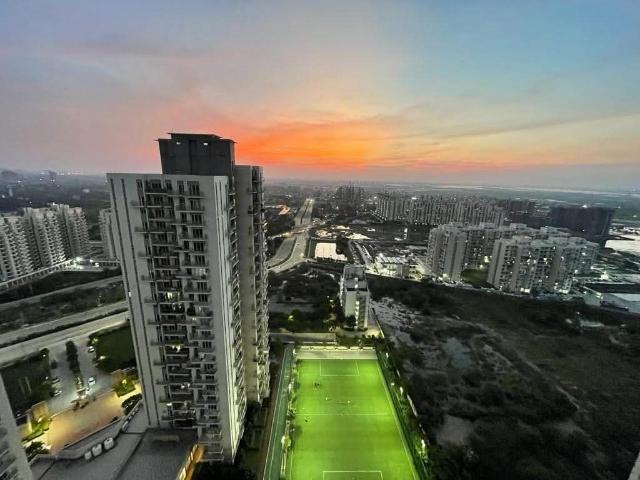 Rental | 4 BHK + Pooja Room,Servant Room,Study Room 2860 Sq.Ft. Apartment in Conscient Heritage Max