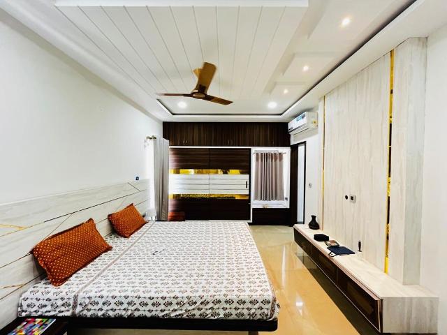 Rental | 4 BHK + Pooja Room,Servant Room,Study Room,Extra Room,Basement,Store Room 4000 Sq.Ft. Villa in Vessella Meadows