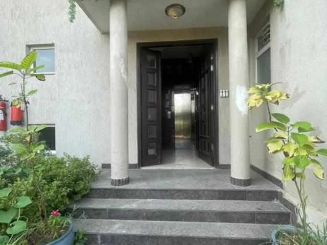Rental | 4 BHK + Pooja Room,Servant Room,Study Room,Extra Room,Basement 4500 Sq.Ft. Villa in BPTP Amstoria Country Floor