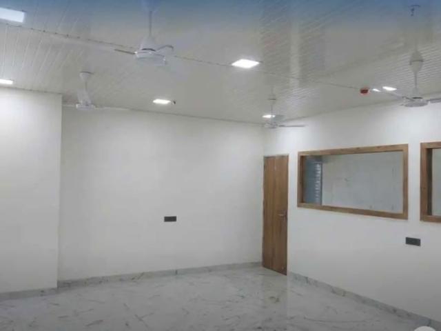 Rental | 4 BHK + Pooja Room,Servant Room,Study Room,Extra Room 1700 Sq.Ft. Apartment in BG NRI Seawoods