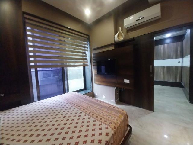 Rental | 4 BHK + Pooja Room,Servant Room,Study Room,Extra Room 2200 Sq.Ft. Apartment in Kolte Patil 24K Glitterati