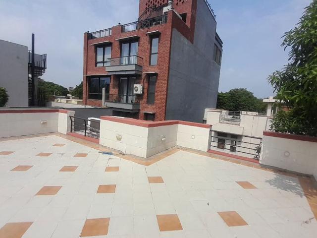 Rental | 4 BHK + Pooja Room,Servant Room,Study Room,Extra Room 360 Sq.Yd. Villa in Unitech Deerwood Chase