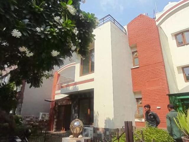 Rental | 4 BHK + Pooja Room,Servant Room,Study Room,Extra Room 360 Sq.Yd. Villa in Nirvana Country Birch Court