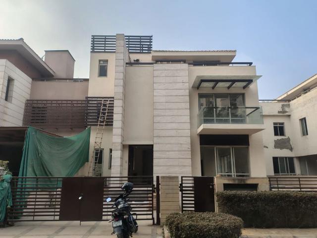 Rental | 4 BHK + Pooja Room,Servant Room,Study Room,Extra Room 7000 Sq.Ft. Villa in Unitech The Villas