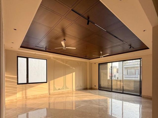 Rental | 4 BHK + Pooja Room,Servant Room,Study Room,Extra Room 7200 Sq.Ft. Apartment in Sunder Nagar