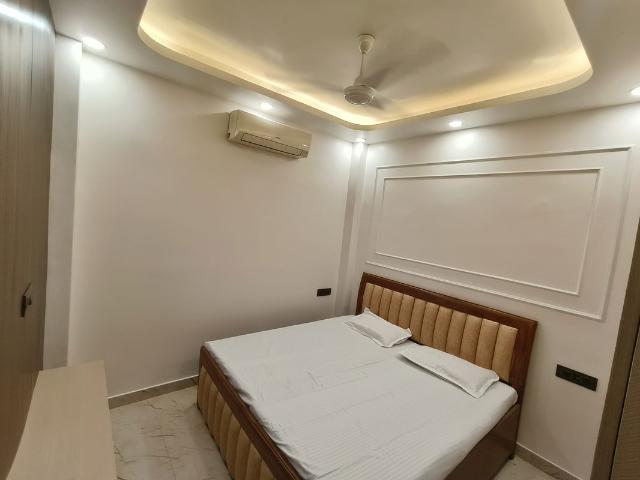 Rental | 4 BHK + Pooja Room,Study Room,Extra Room,Store Room 400 Sq.Yd. Apartment in Anand Lok