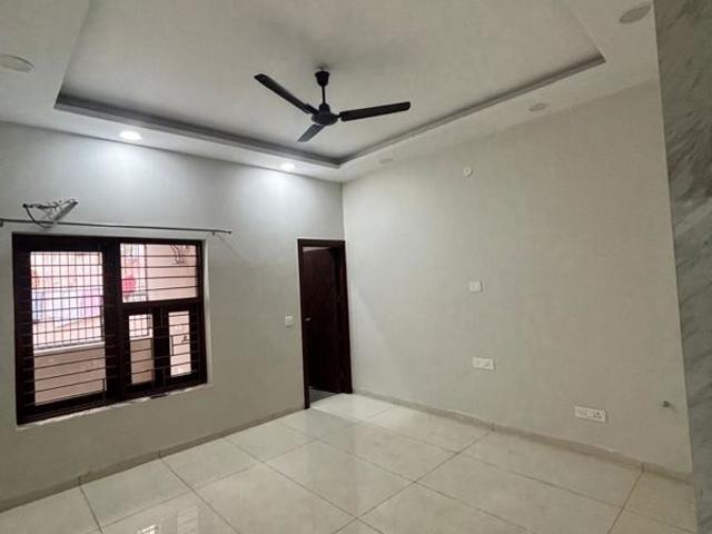 Rental | 4 BHK + Prayer Room 250 Sq.Yd. Apartment in Naraina