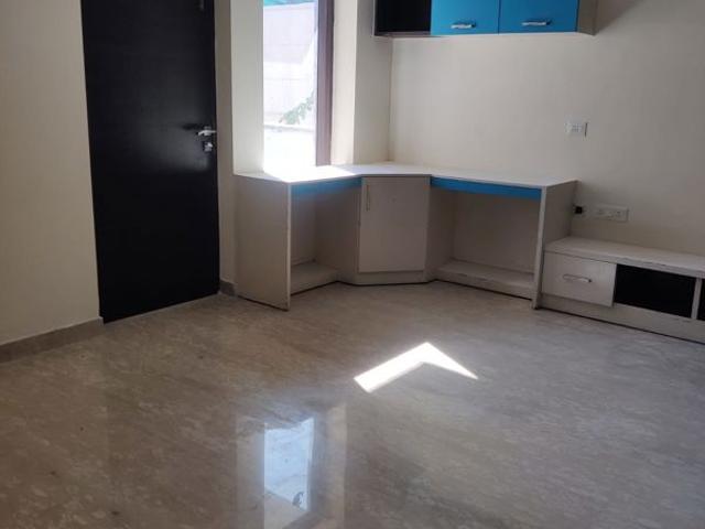 Rental | 4 BHK + Prayer Room,Servant Room,Study Room,Extra Room,Basement,Store Room 3010 Sq.Ft. Apartment in Mahindra Luminare