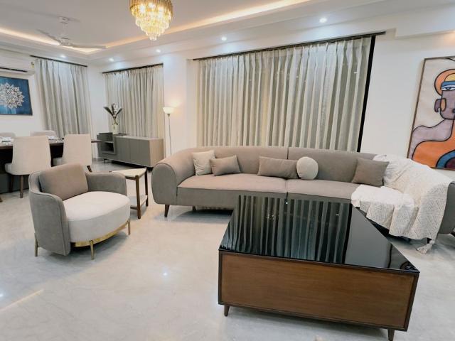 Rental | 4 BHK + Prayer Room,Servant Room,Study Room,Extra Room,Store Room 2700 Sq.Ft. Apartment in Sarvapriya Vihar